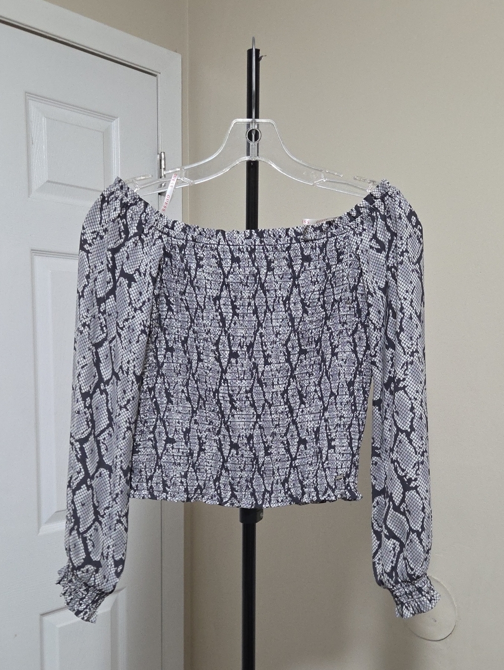 Guess Black & White Snake-Print Off-Shoulder Crop Top